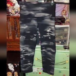 charcoal & grey smoke print high waist capris